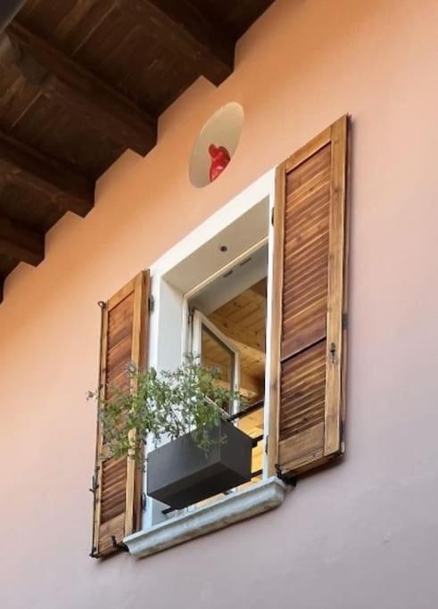 La Piccola Casa Al Lago - Intera Casa Con 3 Camere E 2 Box Salò Eksteriør bilde