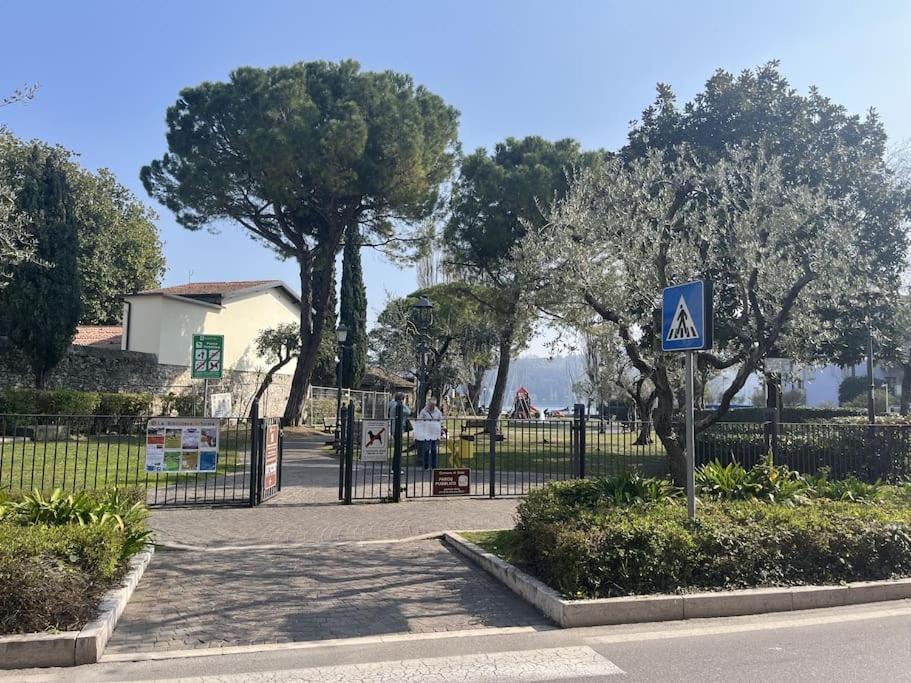 La Piccola Casa Al Lago - Intera Casa Con 3 Camere E 2 Box Salò Eksteriør bilde