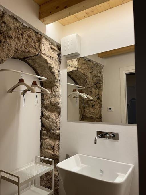 La Piccola Casa Al Lago - Intera Casa Con 3 Camere E 2 Box Salò Eksteriør bilde