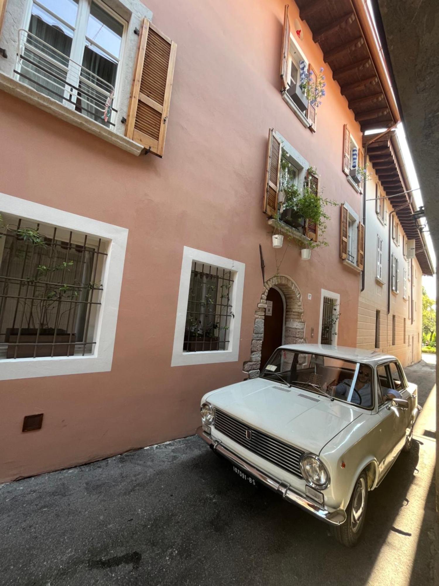 La Piccola Casa Al Lago - Intera Casa Con 3 Camere E 2 Box Salò Eksteriør bilde