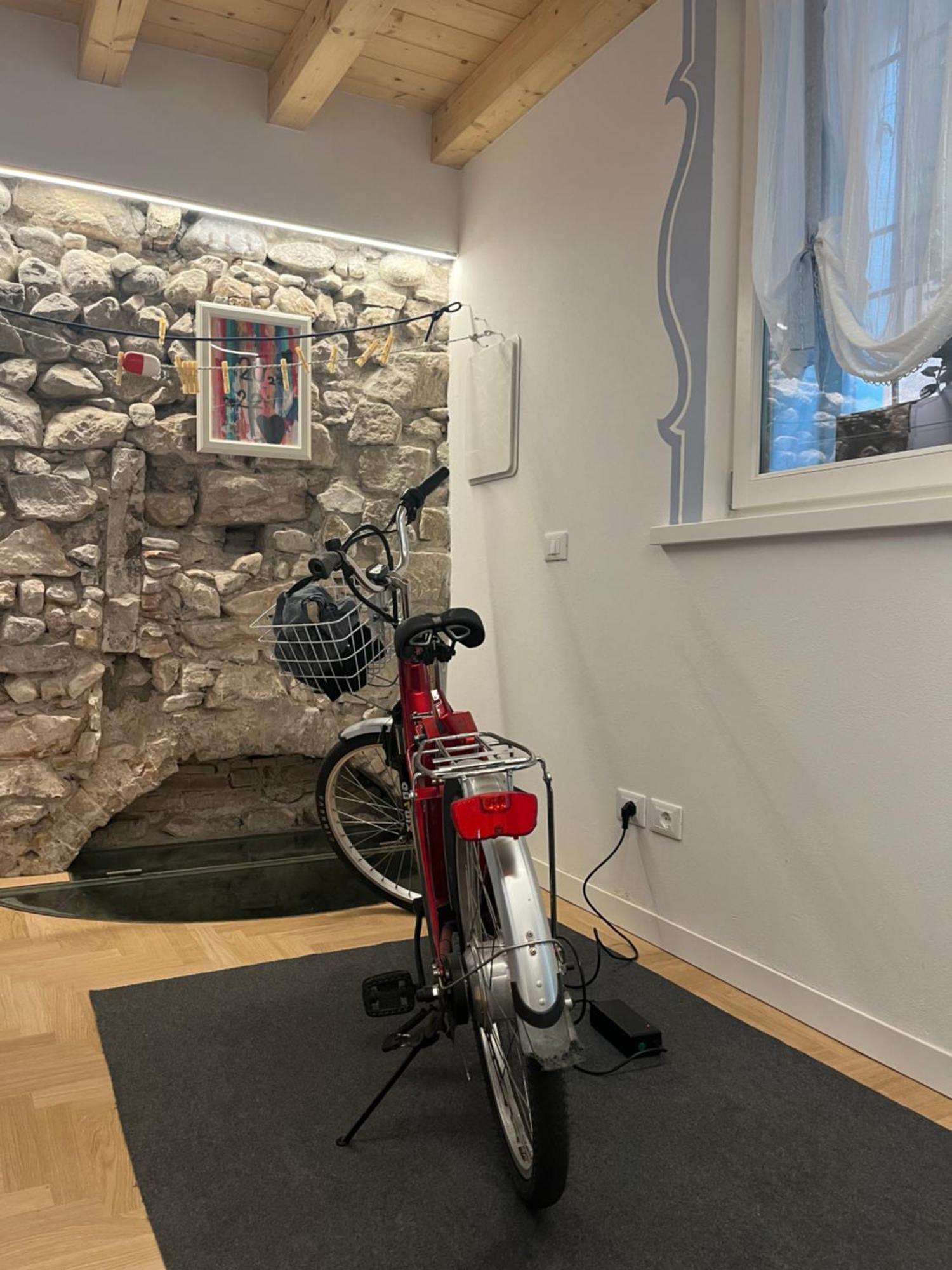 La Piccola Casa Al Lago - Intera Casa Con 3 Camere E 2 Box Salò Eksteriør bilde